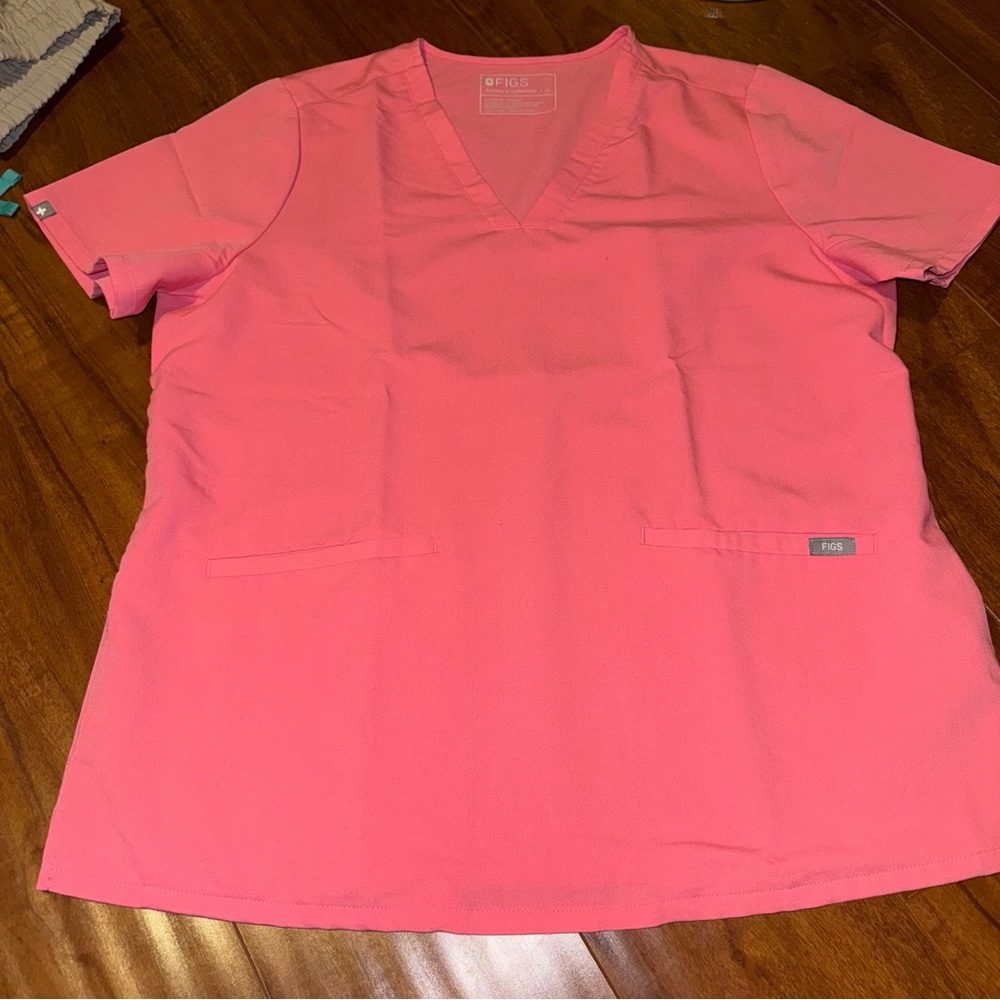 FIGS LIGHT PINK SCRUB TOP - SIZE XL